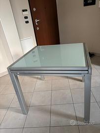 Tavolo quadrato allungabile