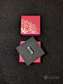 Anello con diamanti raffinato 