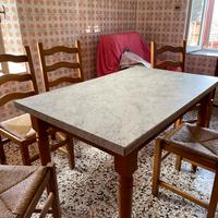 Tavolo con sedie