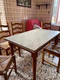 Tavolo con sedie