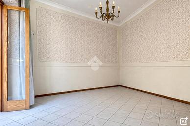 CASA INDIPENDENTE A GIUGLIANO IN CAMPANIA