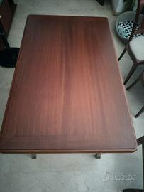 Tavolo allungabile con sedie