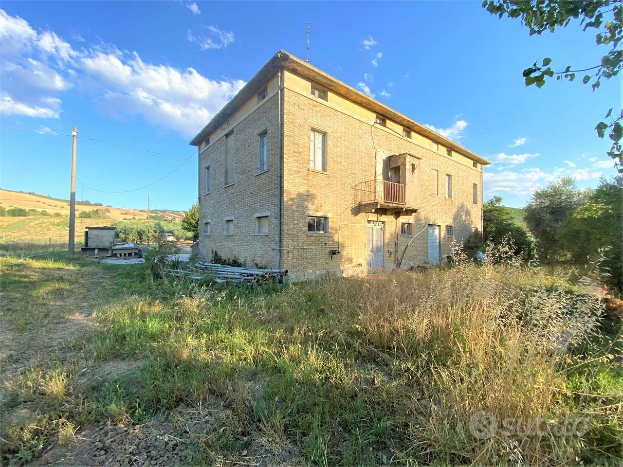 STUPENDA SOLUZIONE IMMERSA nel VERDE - Vista 4