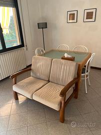 Divano due posti in legno massello 15€