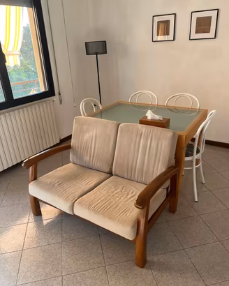 Divano due posti in legno massello 15€