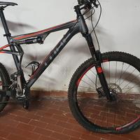 Cube mountain bike come nuova, ruota bucata