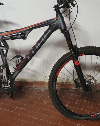 Cube mountain bike come nuova, ruota bucata