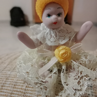 Bambolina di ceramica