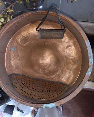 paiolo in rame vintage con piedone e scolo liquidi
