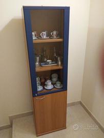 Credenzina verticale salvaspazio versatile