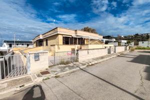 Villetta con ampi terrazzi e posto auto