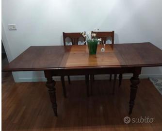 Tavolo in noce e 4 sedie