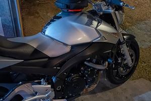 Suzuki GSR 600 2009 10 mila kmpari al Nuovo