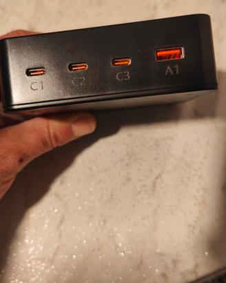 Stazione di ricarica USB-C 203W.