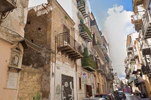 Palazzina da ristrutturare con progetto approvato