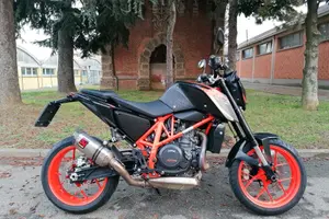 KTM DUKE 690 R ABS - Tagliandata - Gommata