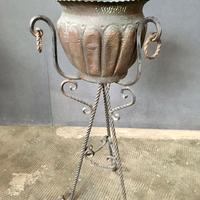 Porta vaso in rame e ferro battuto
