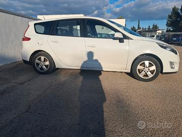 RENAULT SCÉNIC 1500CC DIESEL  7 POSTI 