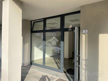 NEGOZIO A CADELBOSCO DI SOPRA