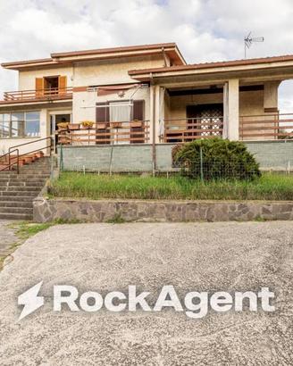 Villa di 388 m² con più di 5 locali e box auto a R