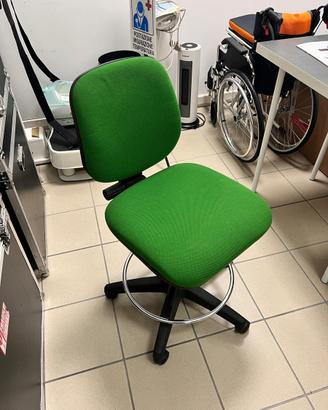 Sgabello tecnico da lavoro con schienale – Verde
