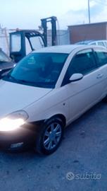 Lancia ypsilon 2004