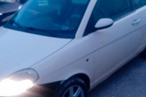 Lancia ypsilon 2004