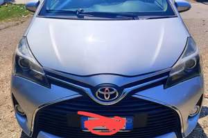 Yaris 1000 tre cilindri a benzina / GPL.  