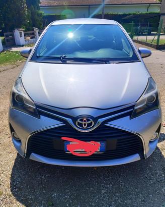  Yaris 1000 tre cilindri a benzina / GPL.  