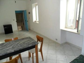Appartamento di 75 m² con 2 locali a Ausonia