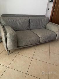 Divano 2 posti condizioni perfette