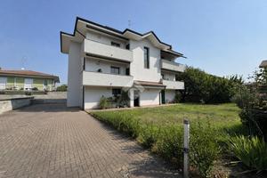 2 LOCALI A CAMERI