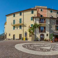 Appartamento bilivello + terreno