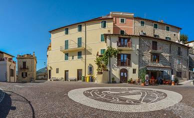 Appartamento bilivello + terreno