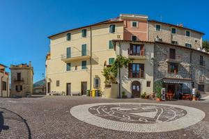 Appartamento bilivello + terreno