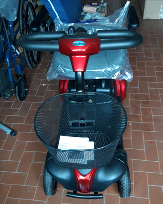NUOVO Scoooter elettrico per anziani a disabili