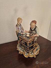 Stuatuetta porcellana Capodimonte.