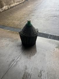 15 damigiane di vino