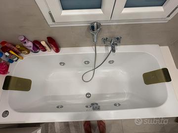Vasca idromassaggio jacuzzi