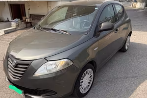 Lancia y 1.2 benzina anno 2014