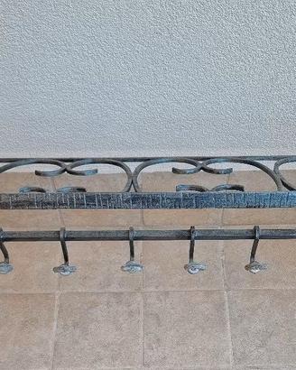 Appendiabiti in ferro battuto