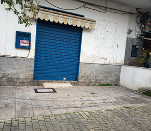 Negozio con spazio esterno