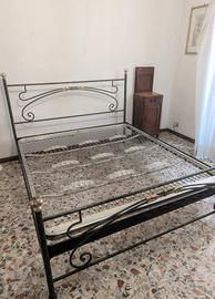 letto in ferro anni '60 con rete ortopedica 