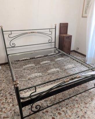 letto in ferro anni '60 con rete ortopedica 