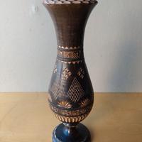 Vaso in legno cesellato raro