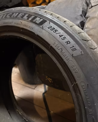 4 Gomme Michelin e Primacy 235/45 R18 98 V