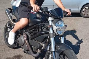 DUCATI MONSTER  696  