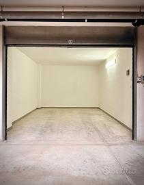 Ampio e luminoso box di 28 mq - h. 2,70 m