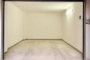 Ampio e luminoso box di 28 mq - h. 2,70 m