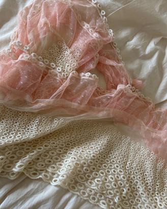 Elegante moderna sciarpa in tulle e pizzo